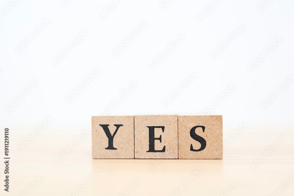Naklejka premium YESの文字ブロック。前向きな意思表示のイメージ。