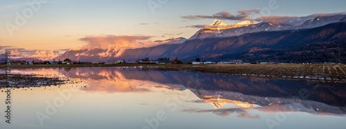 Panel kuchenny z motywem Panoramic Sunset Reflection of Mount Cheam Over Fraser Valley Farmland, Chilliwack British Columbia