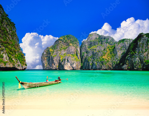 サンゴ礁の海が美しいピピ島のマヤベイ