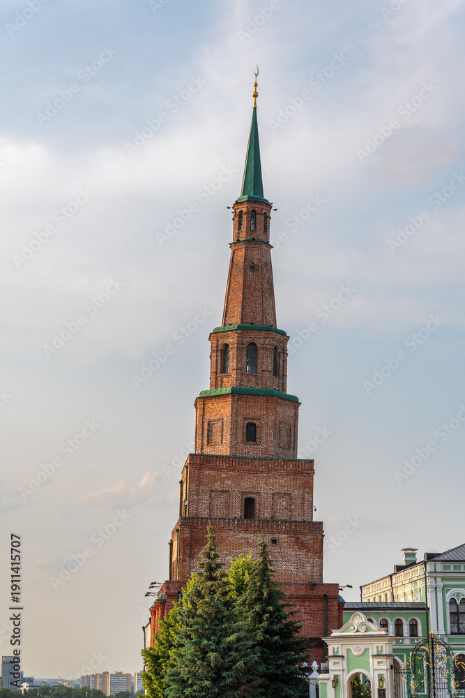 Obraz premium The ancient leaning red brick Syuyumbike Tower on the territory of the Kazan Kremlin. Russia