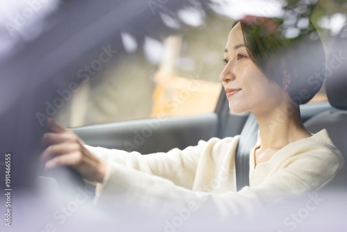 Fotografía 車を運転する女性