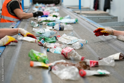 Fotografía Manual sorting of plastic bottles from drinks and other liquids, workers in glov