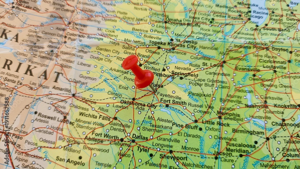 Fototapeta premium View of Tulsa County, County in Oklahoma, United States, on a geographical map of America, marked with red push pin
