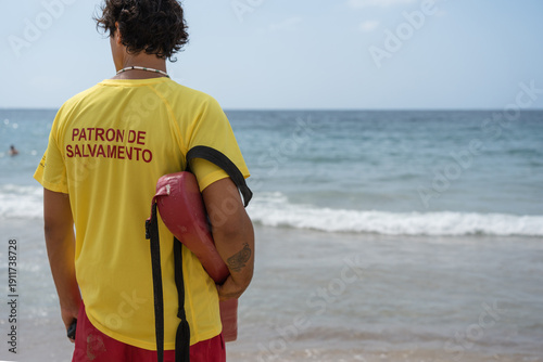 Obraz na plátne Lifeguard watching over swimmers on the beach