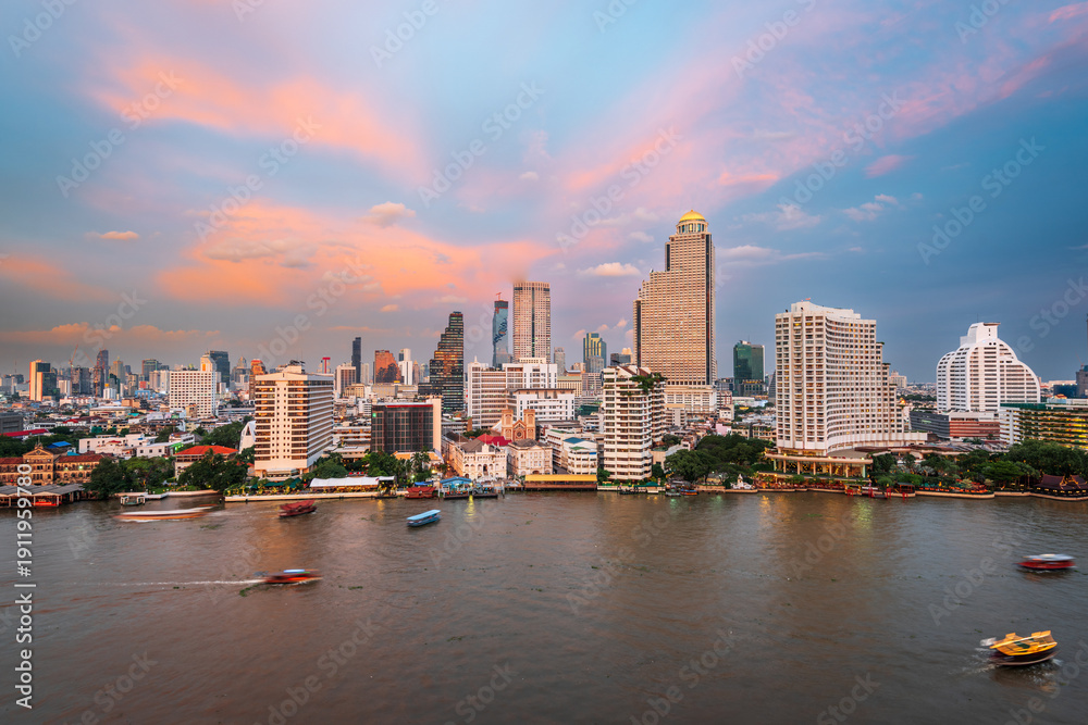 Obraz premium Bangkok, Thailand cityscape over the Chaophraya River