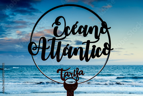 Fotografi Tarifa Atlantic Ocean, symbol of holidays in Spain, Andalusia.