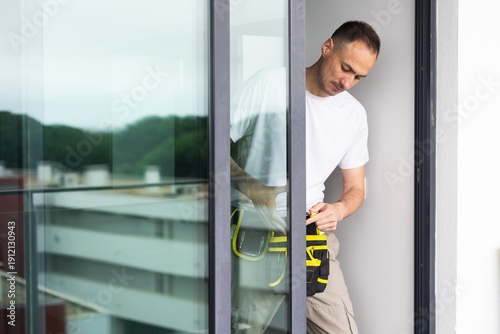 Tableau sur toile man installing aluminum frame sliding terrace doors