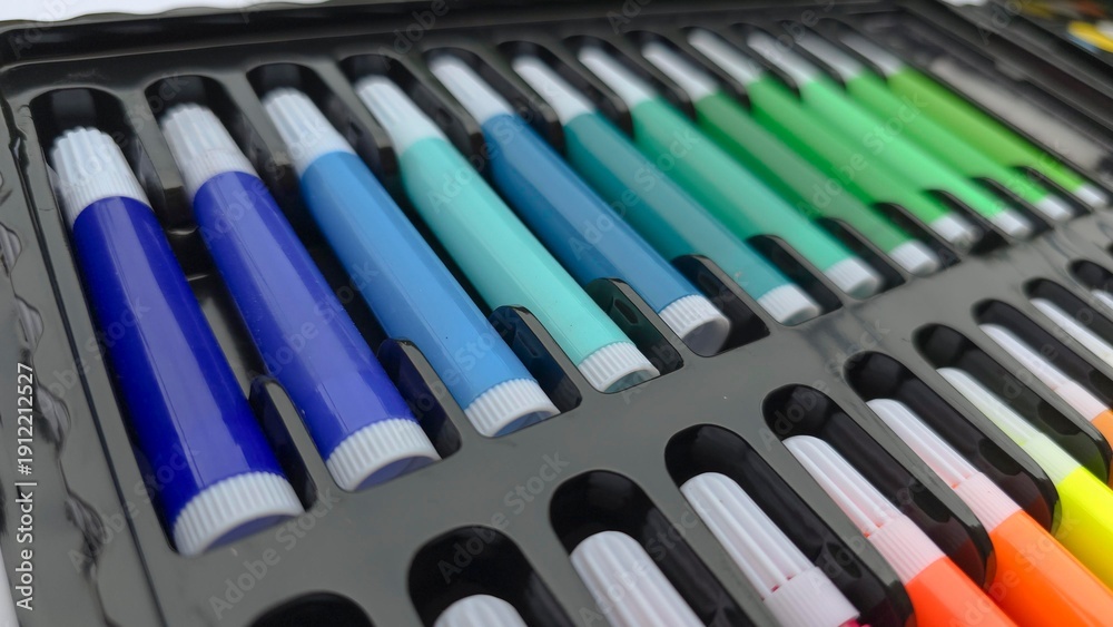 Fototapeta premium Colorful small sketch pen markers set package