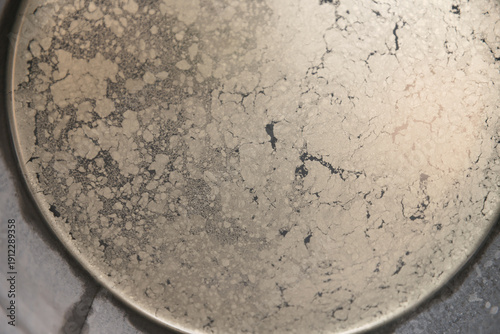 Tableau sur toile Metal pan showing cracked powder residue on its surface