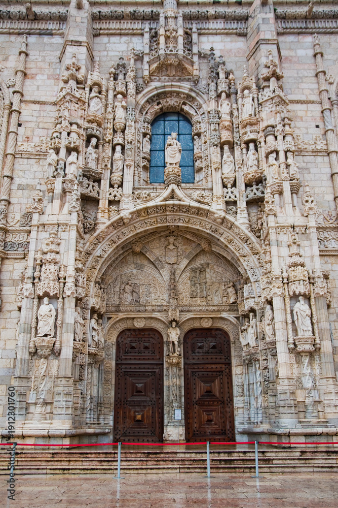Fototapeta premium Ornate Manueline West Portal of Jeronimos Monastery Church