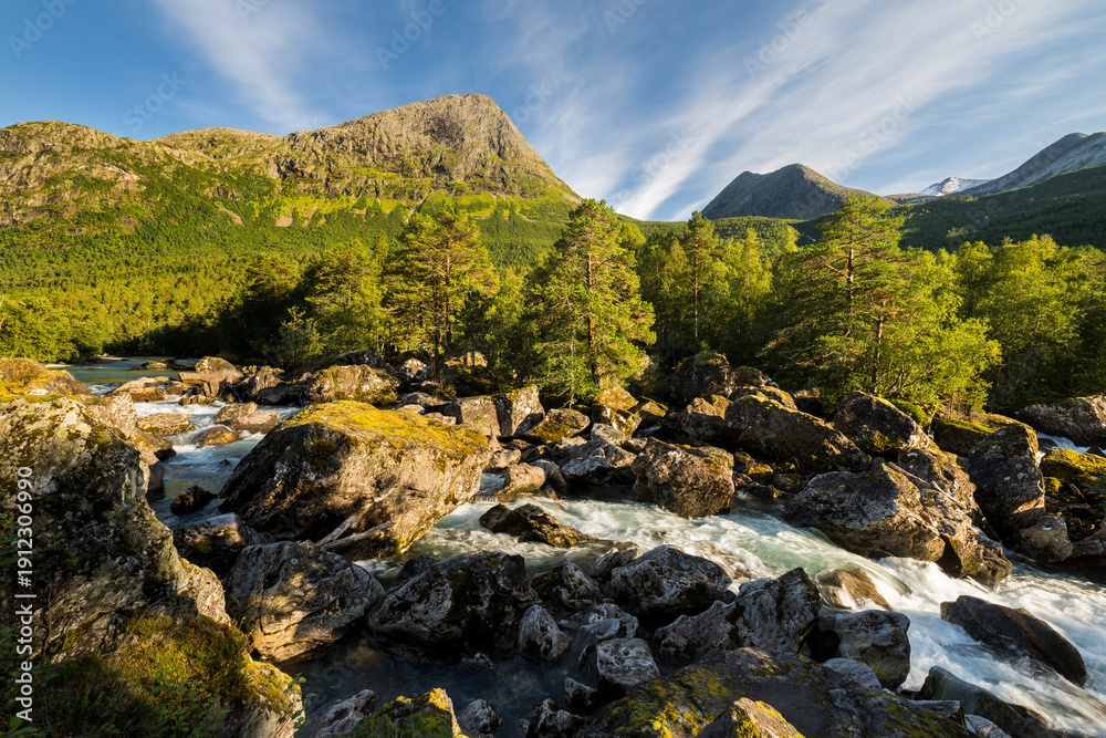 Obraz premium Fluss Valldola, Valldalen, Reinheimen, Möre og Romsdal, Norwegen