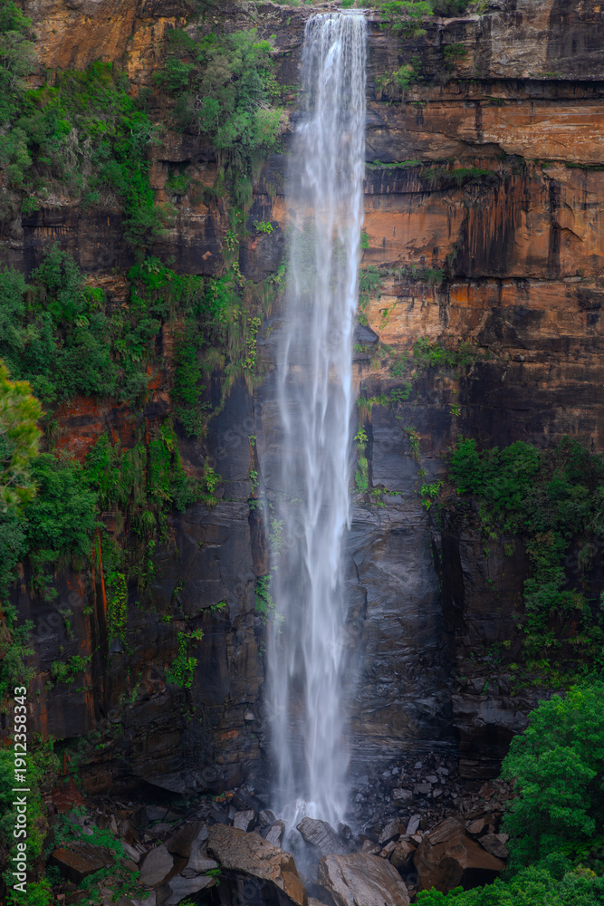 Obraz premium Mountains and Beautiful flowing River in Fitzroy water Falls in Bowral NSW Australia beautiful colourful cloudy skies lovely waterfalls