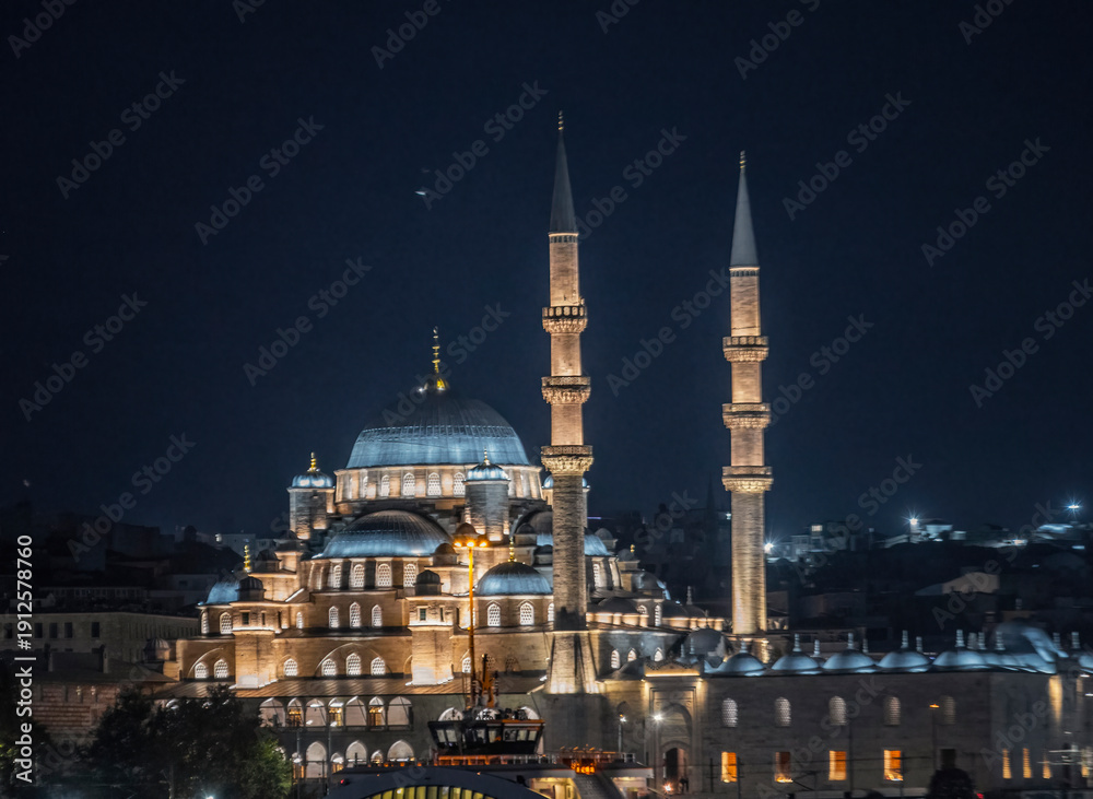 Fototapeta premium Aerial View of Istanbul's Bright Nightscape and Grand Mosque