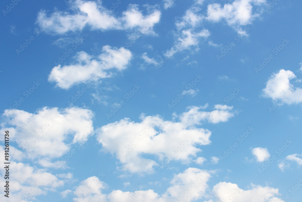 Fototapeta premium Blank sky surface with small clouds