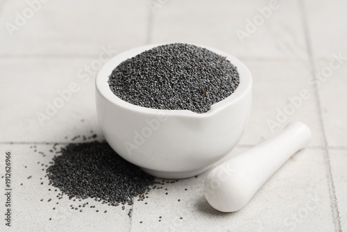 Poppy seeds in white cerami...