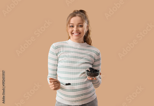 Young pregnant woman with d...