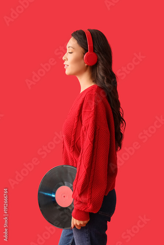 Beautiful young Asian woman...