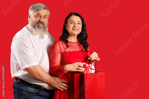 Beautiful mature couple wit...