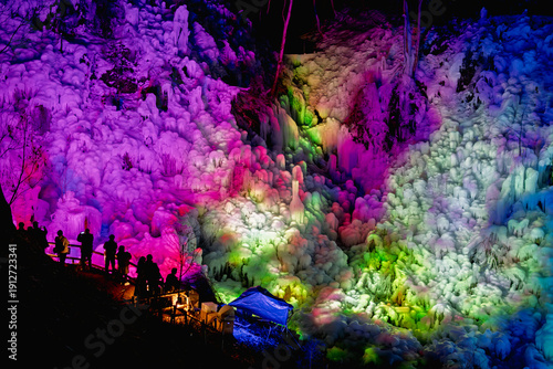 あしがくぼの氷柱のライトアップ