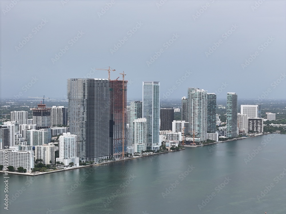 Obraz premium defaultMiami downtown skyline with modern high-rise buildings and a bridge over the bay under cloudy daylight. g.