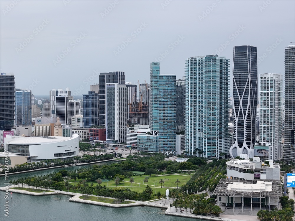 Fototapeta premium defaultMiami downtown skyline with modern high-rise buildings and a bridge over the bay under cloudy daylight. g.