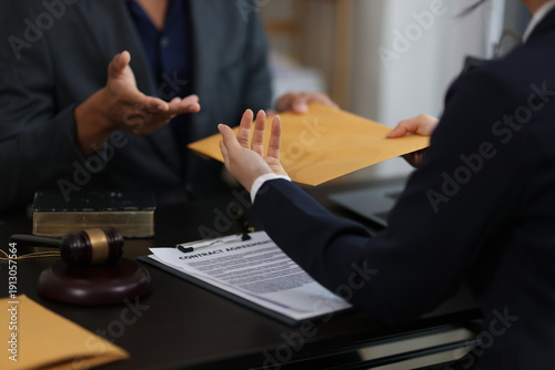 Quadro su tela Lawyer giving important documents to client in office meeting.