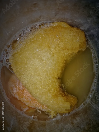 Bilde på lerret Bubbles Around Soaking Food Surface