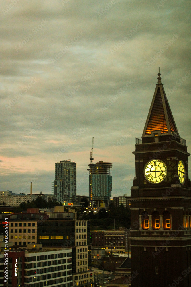 Obraz premium Clock tower in Seattle