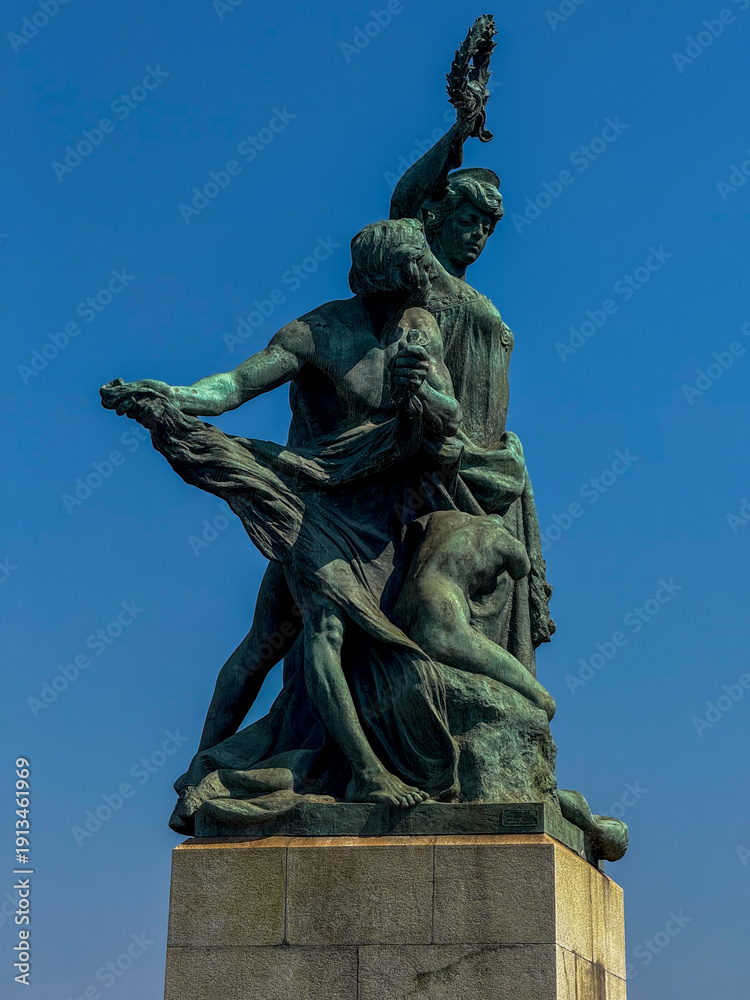 Obraz premium Allegorical bronze group on Umberto I Bridge - Turin, Italy