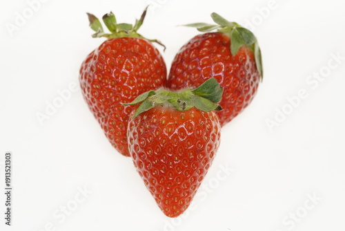 Wallpaper Mural 真っ赤ないちご ならあかり　奈良県産ブランドイチゴ Torontodigital.ca