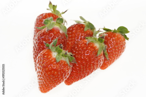 Wallpaper Mural 真っ赤ないちご ならあかり　奈良県産ブランドイチゴ Torontodigital.ca