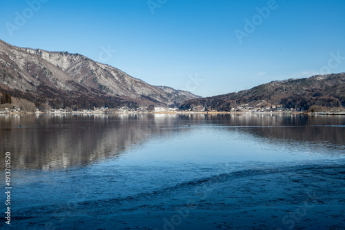 凍った湖面　冬のスナップショット　長野県