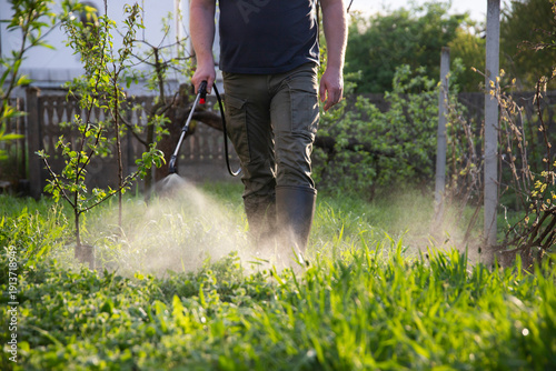 Принти на полотні Farmer spraying fertilizer