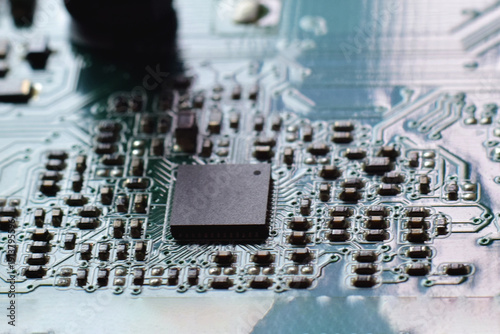 Circuit board
The computer's motherboard contains a large number of small and large capacitors.