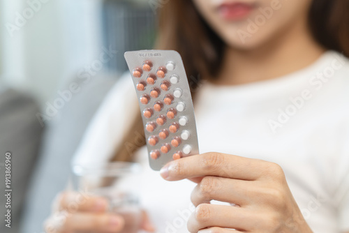 Billede på lærred young female holding birth control pills