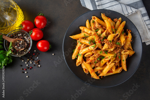 Obraz na płótnie Penne pasta with minced meat and tomato sauce
