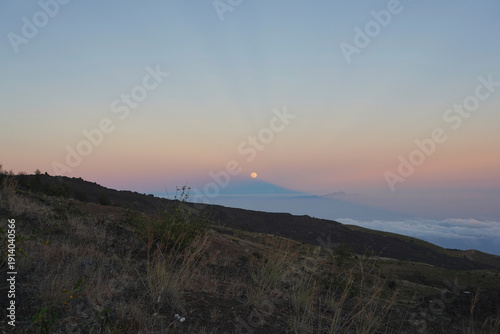 Vollmond über der Kapverdischen Insel Fogo