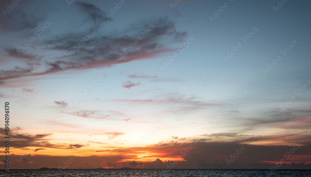 Fototapeta premium 美しい水平線と夕日、風景 Beautiful Horizon and Sunset Landscape 