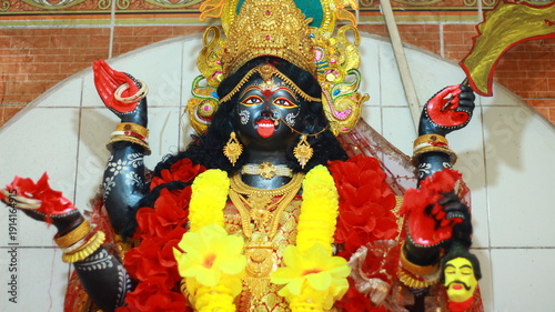 Obraz na plátne Maa kali, Goddess Kali with Golden Crown and Red Tongue photo