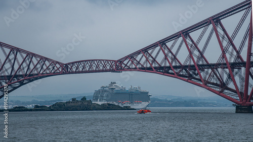 Tableau sur toile Steel made Firth Of Forth Bridge Edinburgh Scotland Great Britain, UK