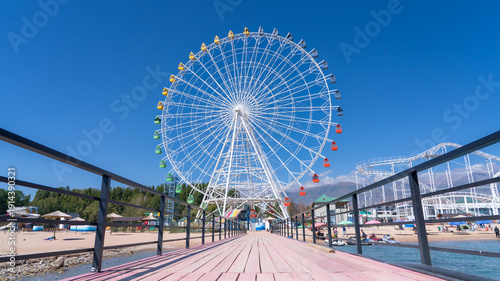 Foto Ferris Wheel at Issyk-Kul Lake, Cholpon-Ata, Kyrgyzstan