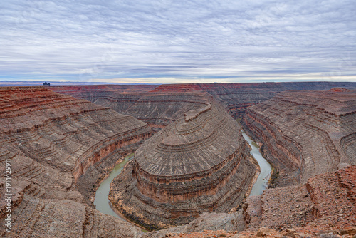 Vászonkép A wide-angle, panoramic view of the deep, winding entrenched meanders of the San