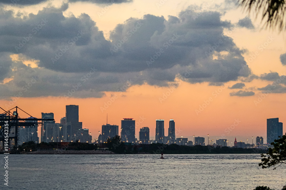 Fototapeta premium Evening skyline and clouds over water