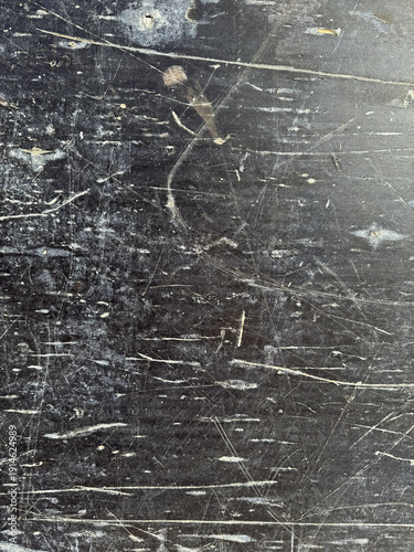 Foto Grungy black tabletop surface with heavy scratches and scuffs