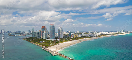 Slika na platnu Miami seaside with turquoise ocean and sky