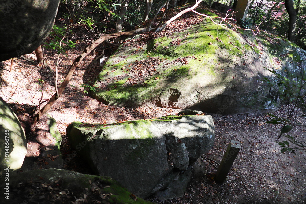 Obraz premium 岡山県総社市 鬼ノ城周辺 鬼の差し上げ岩