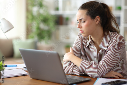 Obraz na plátne Discouraged self employed complaining working at home