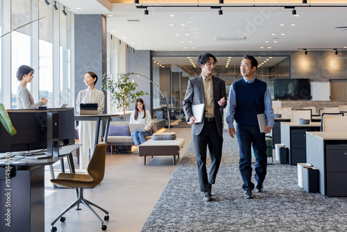 デザイナーズオフィスで働く人々