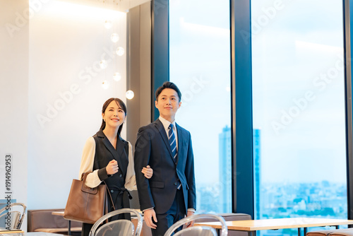 Photos レストランで寄り添うカップル