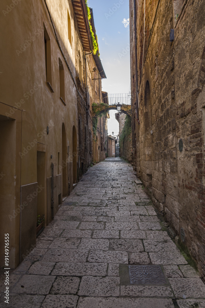 Fototapeta premium Via delle Romite a Colle in Val d’Elsa nella provincia di Siena